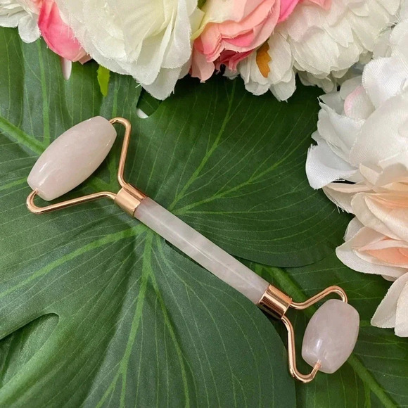 💚 New Rose Quartz Facial Roller - Picture 1 of 2